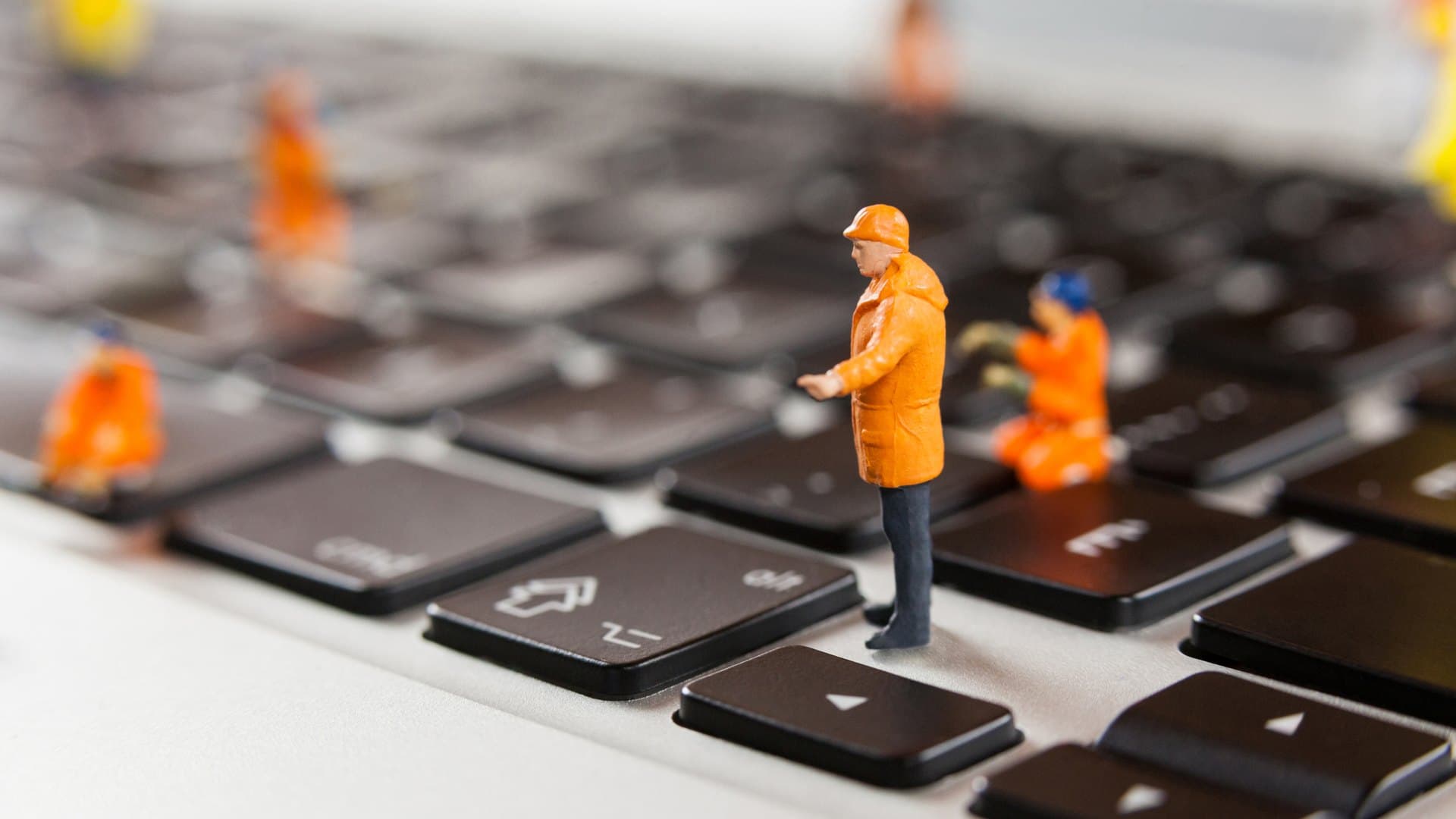 Software a medida con IA: cómo crear tus primeras herramientas internas sin equipo técnico