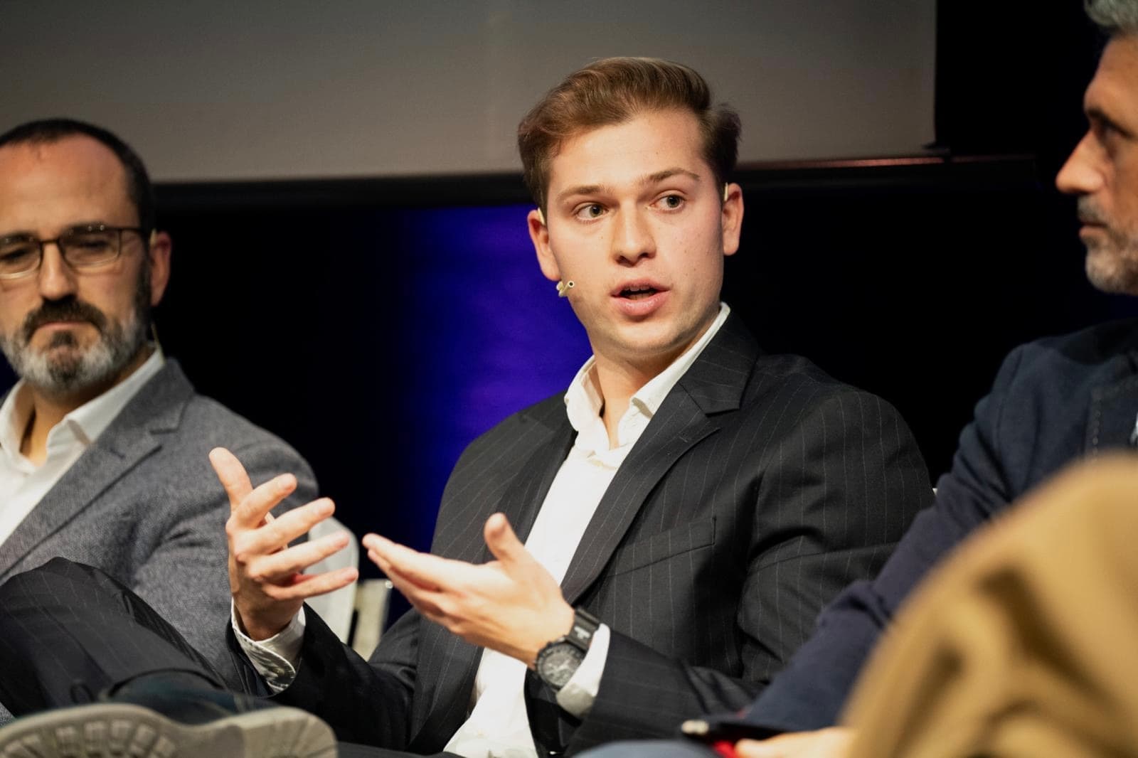 Panel estrategia empresarial con equipo CenteIA