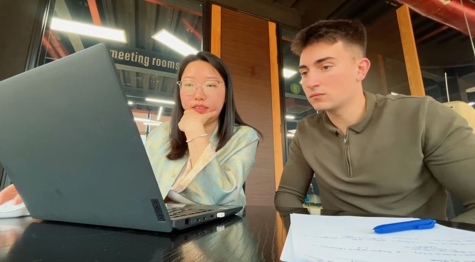 Equipo CenteIA trabajando con cliente