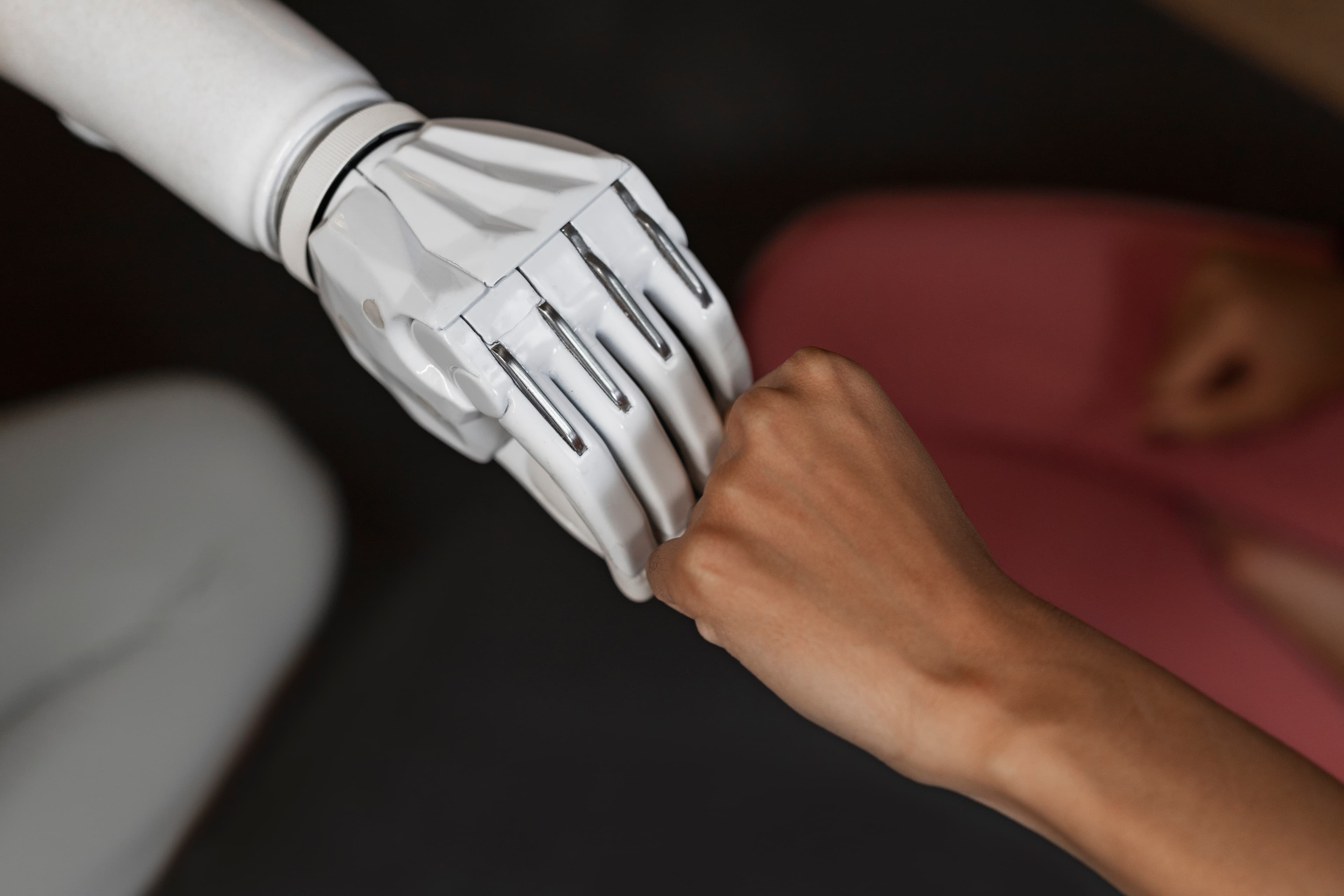 Cuando los agentes hacen el 80% del trabajo: el caso Cognition y por qué tu pyme necesita el modelo human-sandwich