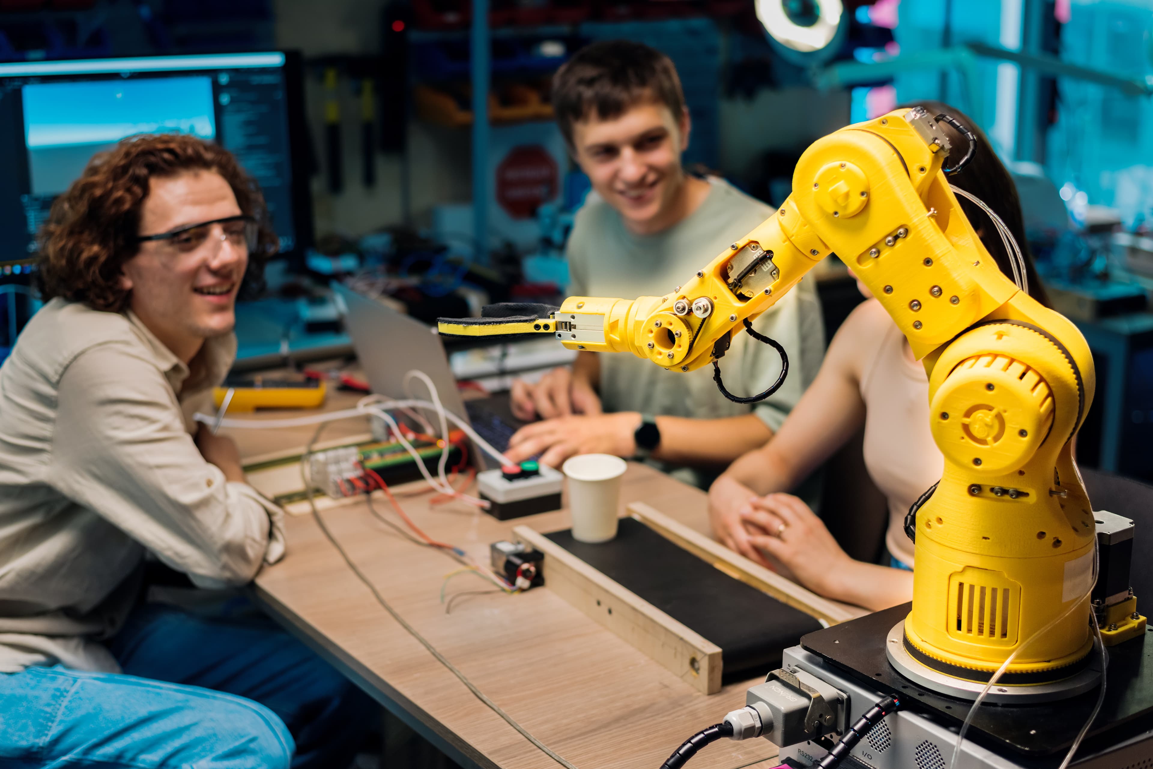 Cómo cambia la IA los puestos de trabajo de tu empresa: los nuevos roles que ya están apareciendo